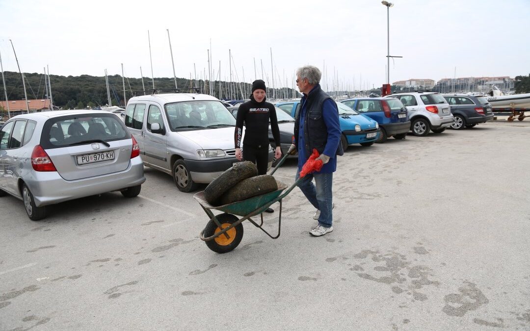 21.03.2015 čišćenje lučice